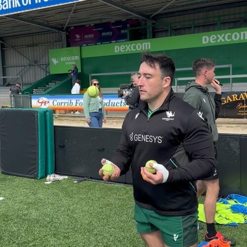 Props with the props 🎾

#ConnachtRugby | @denisbuckley1